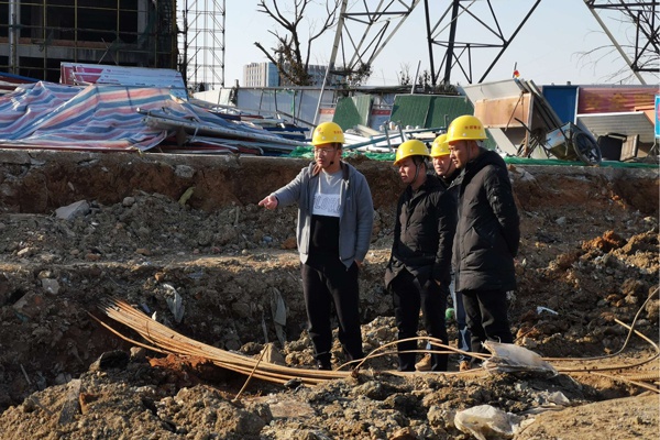 南昌市政建設黨委副書記總經理王海龍到洛陽東路綜合改造工程指導工作600400P7.jpg