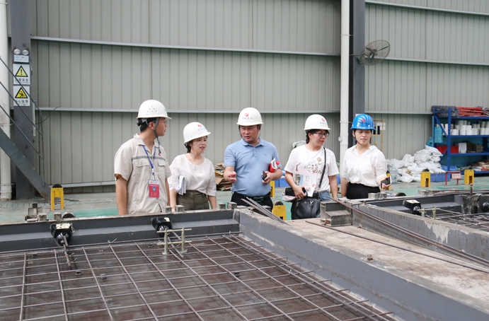 江西外語外貿(mào)陳大勝光臨市政遠(yuǎn)大調(diào)研裝配式建筑6911.jpg