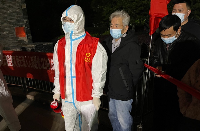 南昌市政建設集團協助青云譜區祥和社區開展核酸檢測691.jpg